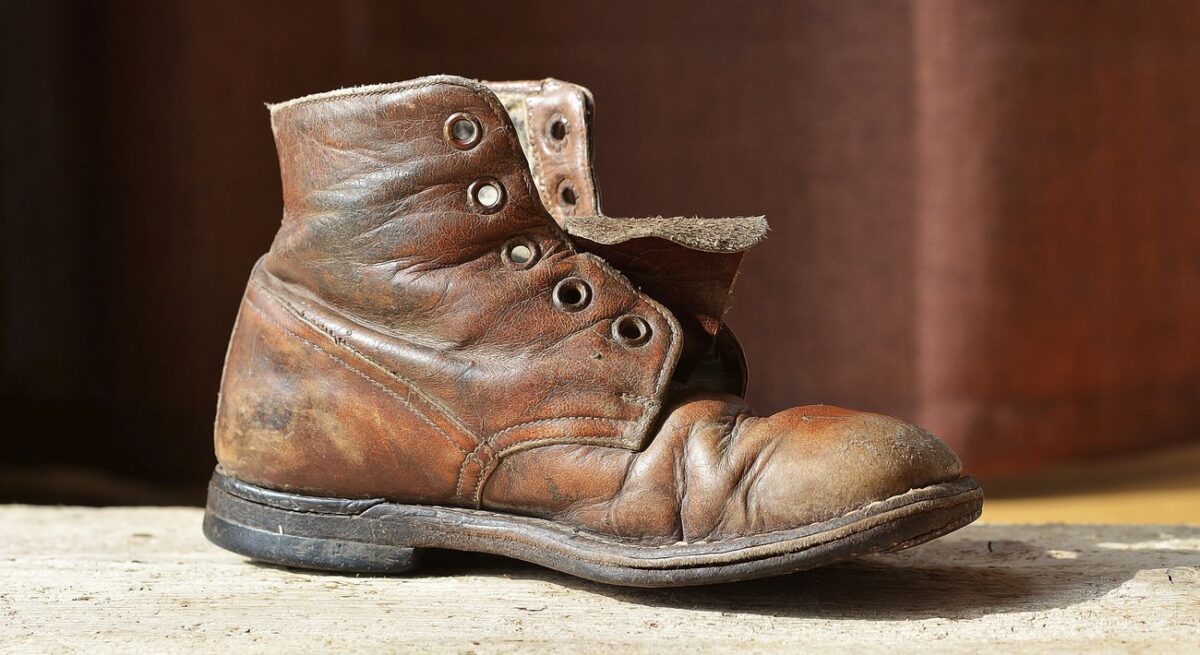 Free brown leather shoe image